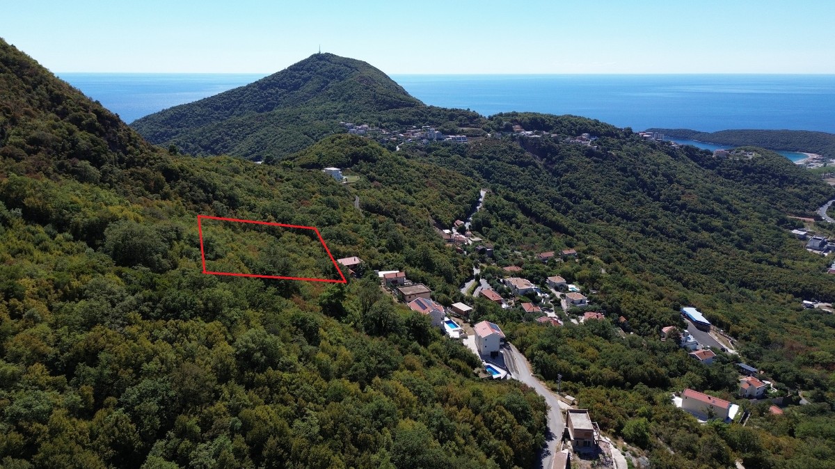 Budva Yakınlarında Jaz Plajı Manzaralı Satılık Arazi